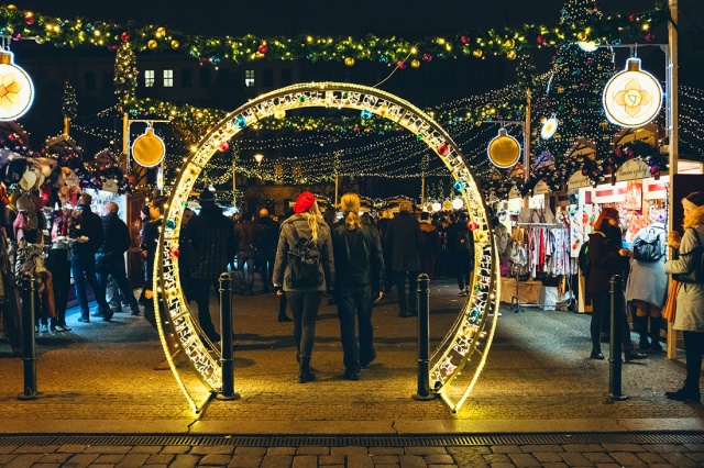 Праге не придется экономить на рождественском освещении