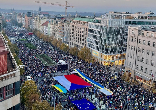 В Праге прошел массовый митинг в поддержку Украины и демократии: видео