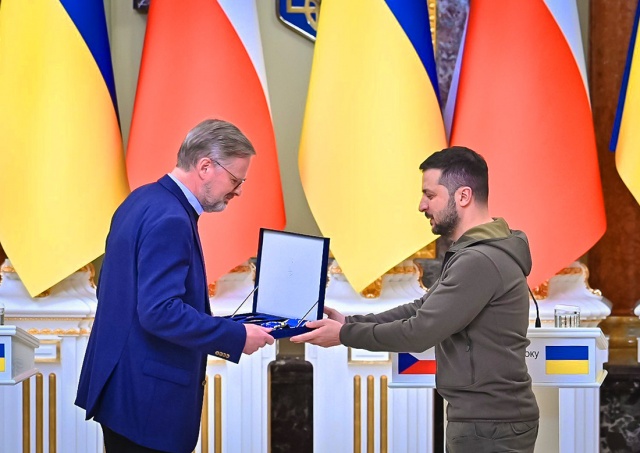 Президент Украины наградил премьера Чехии орденом Ярослава Мудрого