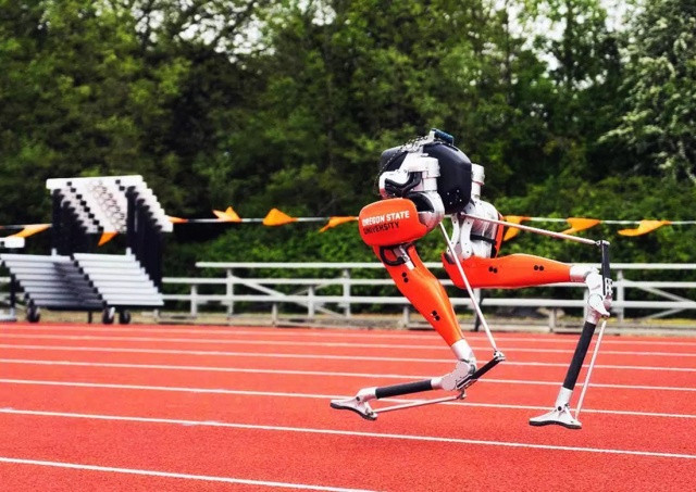 Двуногий робот-бегун попал в «Книгу рекордов Гиннеса»: видео