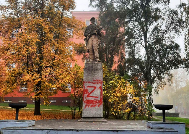 Вандалы разрисовали еще один памятник красноармейцам в Чехии
