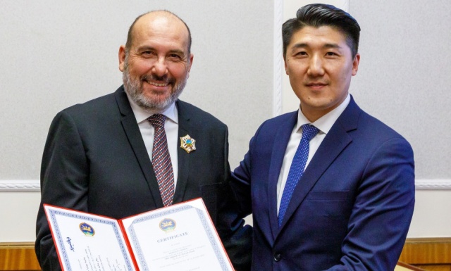 Директор «Пражского зоопарка» получил высшую награду Монголии