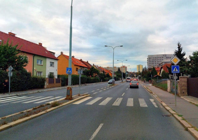 В Праге водитель сбил пенсионерку на переходе и скрылся с места ДТП