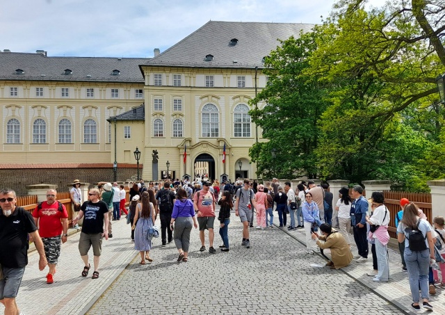 Полиция рекомендовала сохранить досмотр на входах в Пражский Град