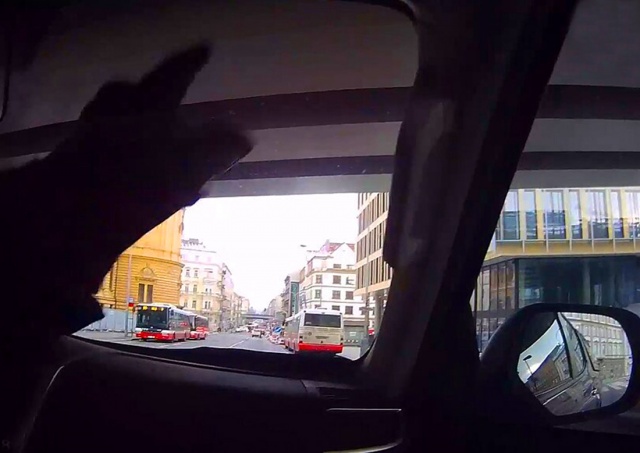 Полиция Праги показала впечатляющее видео пешей погони