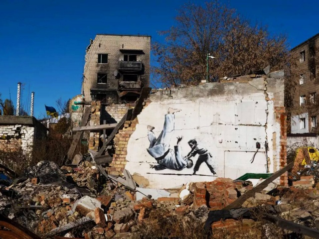 Бэнкси подтвердил авторство семи граффити в Украине
