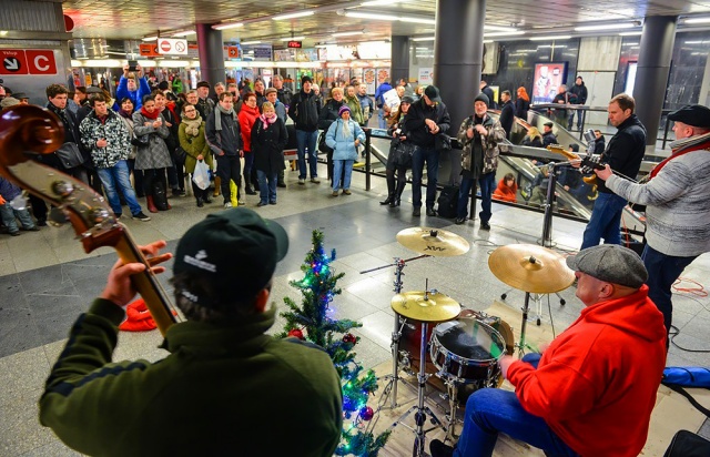 Во вторник метро Праги превратится в рождественскую концертную площадку