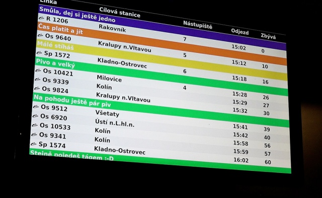 «Еще одну успеваешь»: в пивной у пражского вокзала установили «умное» расписание поездов