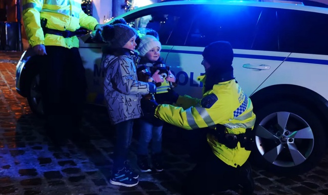 Пражская полиция поздравила горожан с наступающим рождеством: видео