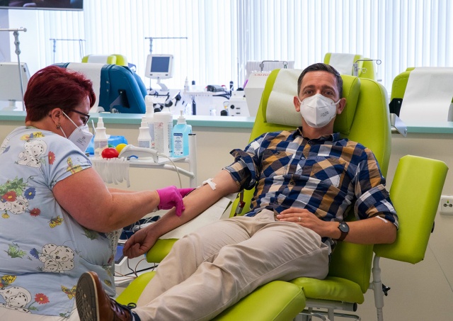В Чехии больница начала отправлять донорам СМС, когда их кровь спасает