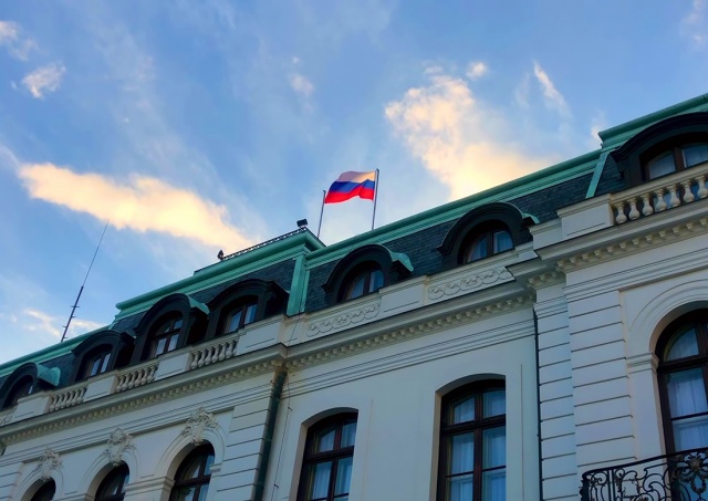 Министр обороны Украины поддержал петицию за отключение от света посольства РФ в Праге