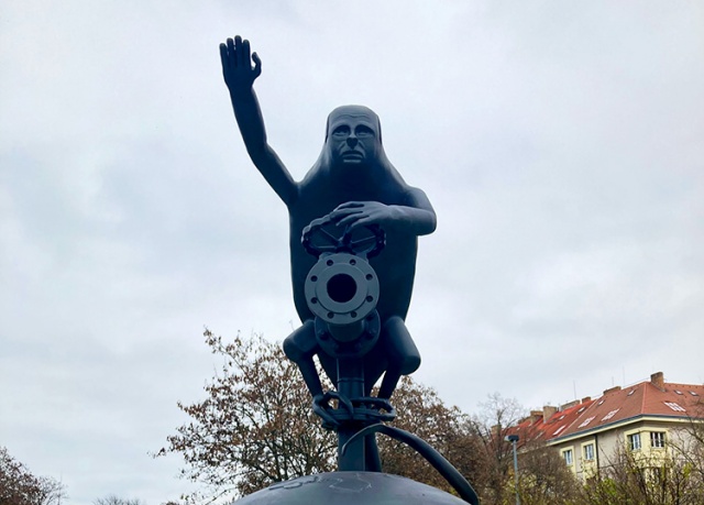 В Праге установили скульптуру Путина-орка
