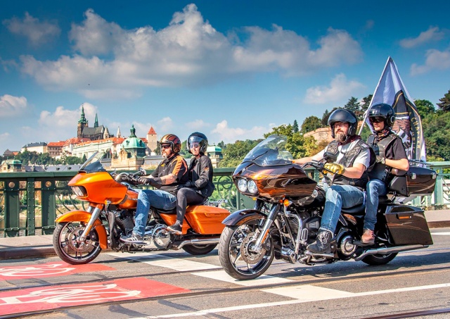 Мотоциклистам в Праге разрешат пользоваться полосами для автобусов