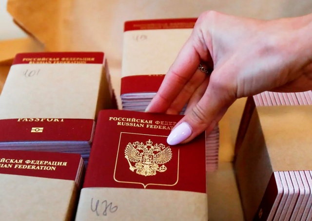 В России приостановили прием заявлений на 10-летние загранпаспорта