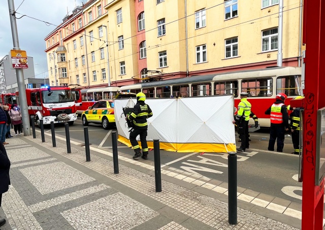 В Праге трамвай сбил человека
