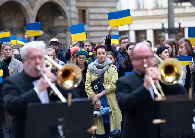 Сегодня у Национального театра в Праге будут петь украинский гимн