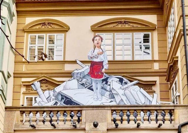 На здании чешского парламента в Праге появился мурал в поддержку Украины