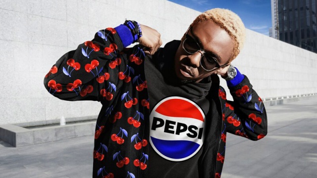 Pepsi впервые за 15 лет обновила логотип