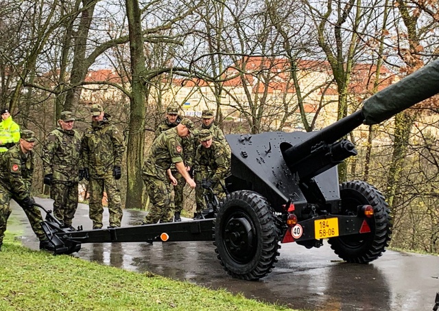 Сегодня в Праге прозвучат артиллерийские залпы по случаю инаугурации президента Чехии