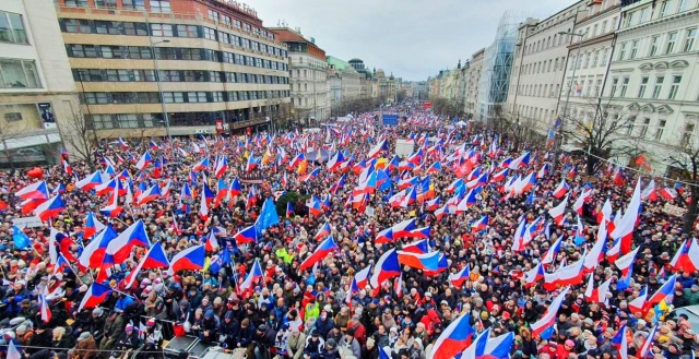 В Праге тысячи человек вышли на митинг против бедности