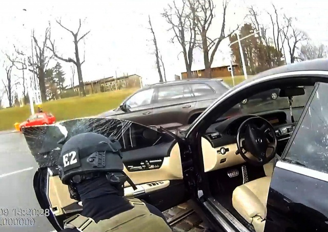В Праге спецназ задержал двух иностранцев из бывшего СССР: видео