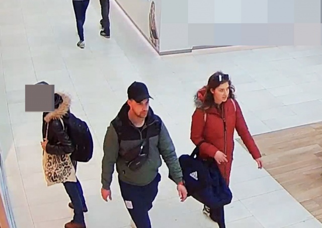 Карманная кража в пражском супермаркете попала на видео