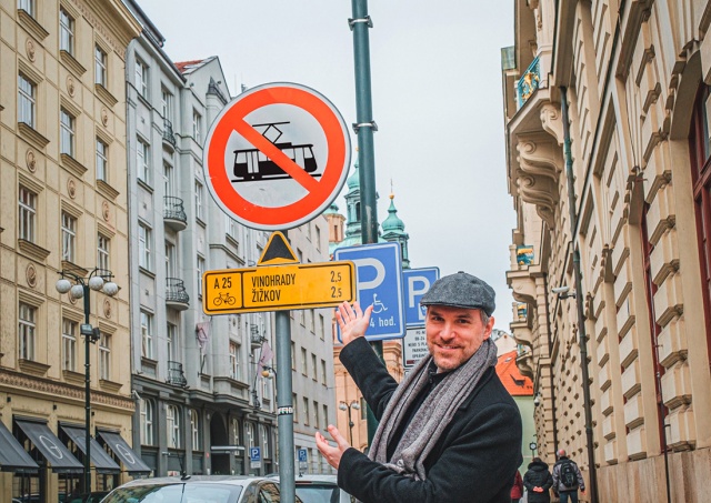 Власти Праги ввели новый дорожный знак – «трамваям въезд запрещен»