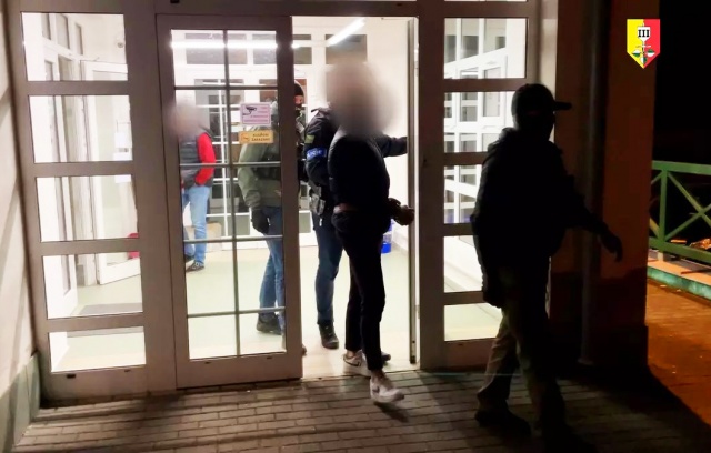 В Праге иностранец опоил и ограбил мужчину на свидании