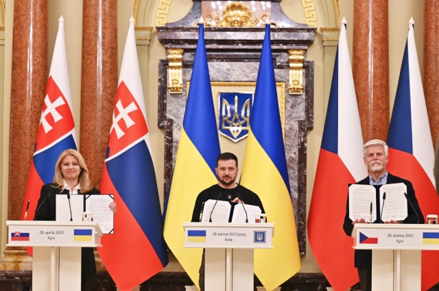 Президенты Чехии, Словакии и Украины представили совместную декларацию: видео