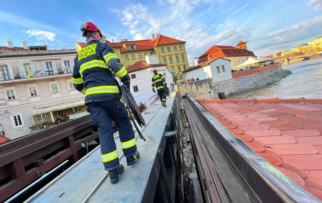 В Праге закрывают набережные из-за угрозы наводнения