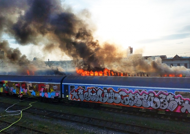 На вокзале в Брно горели три вагона и локомотив