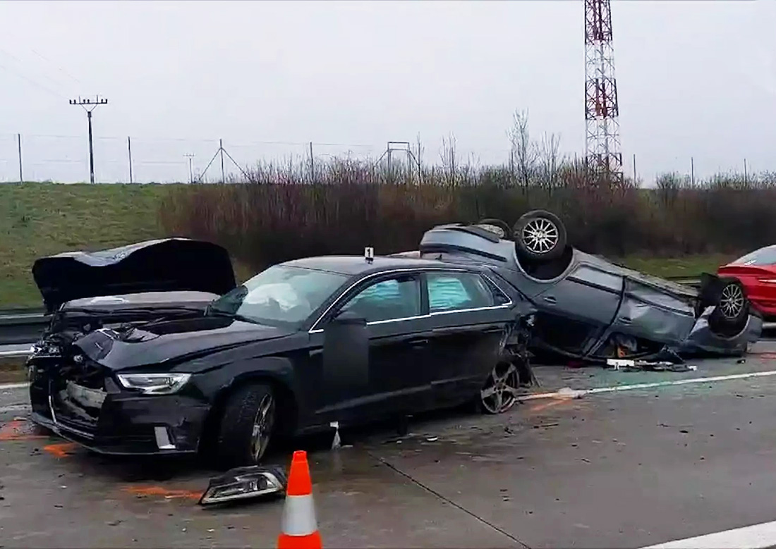 Полиция показала видео массового ДТП на автомагистрали D1 в Чехии