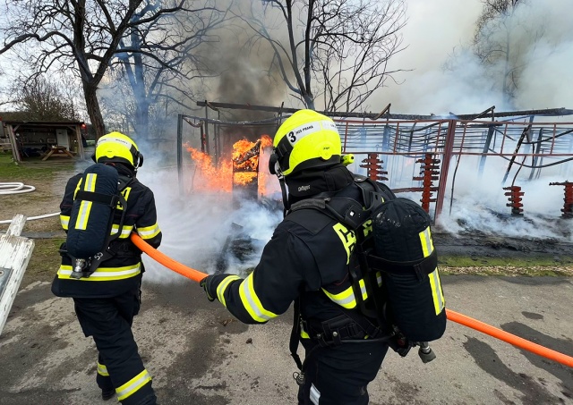 Причина трагического пожара на конюшне в Праге – поджог. Подозреваемый задержан