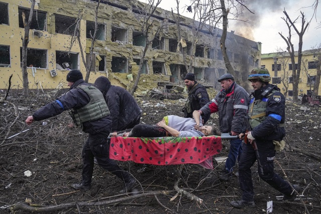 Снимок из Мариуполя стал победителем престижного конкурса World Press Photo