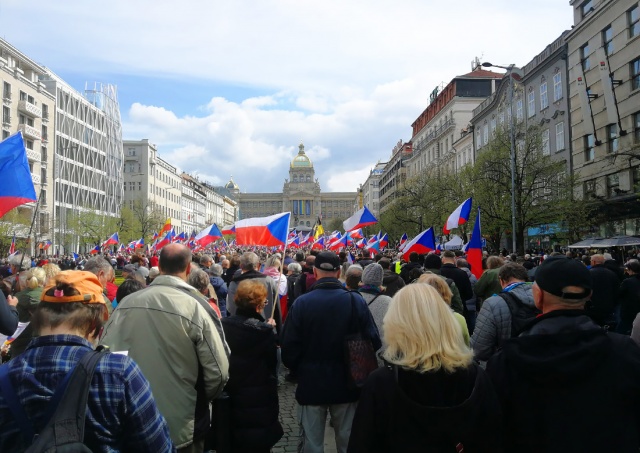 В Праге тысячи человек вышли на антиправительственный митинг