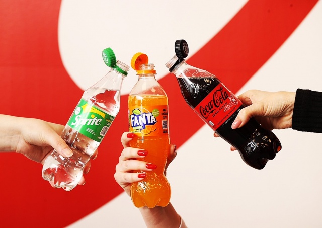 Coca-Cola в Чехии переходит на бутылки с неотделимыми крышками