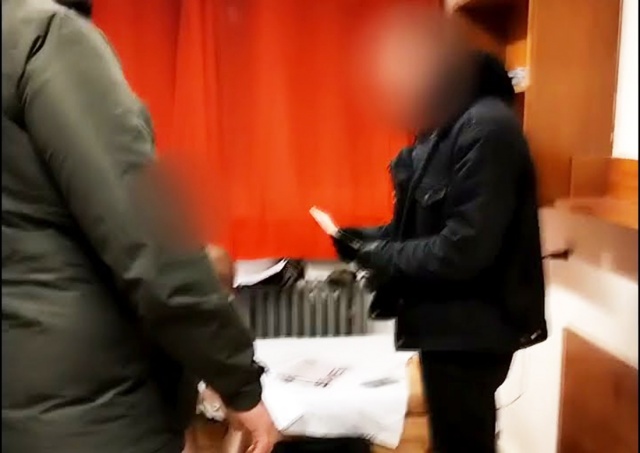 В Праге задержали банду иностранных студентов, обманывавших женщин: видео