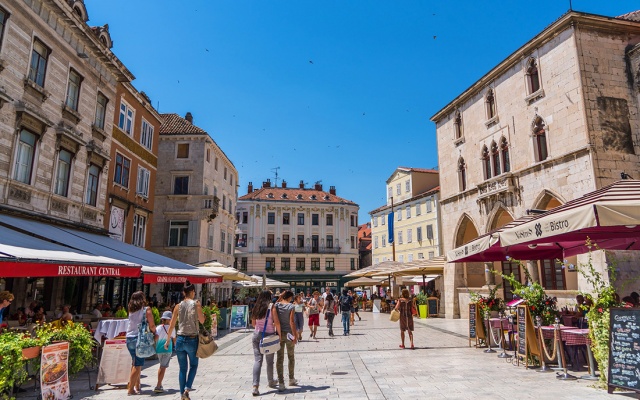 Курортный город в Хорватии ввел крупные штрафы за неподобающее поведение