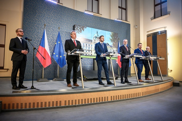 Правительство Чехии представило пакет мер экономии. Они затронут каждого