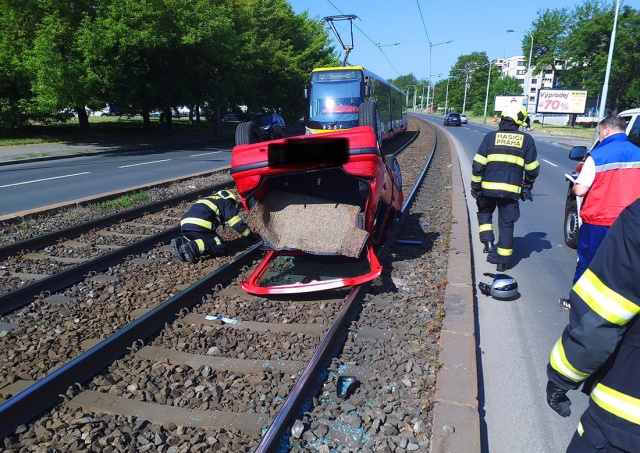В Праге машина скорой помощи попала в ДТП