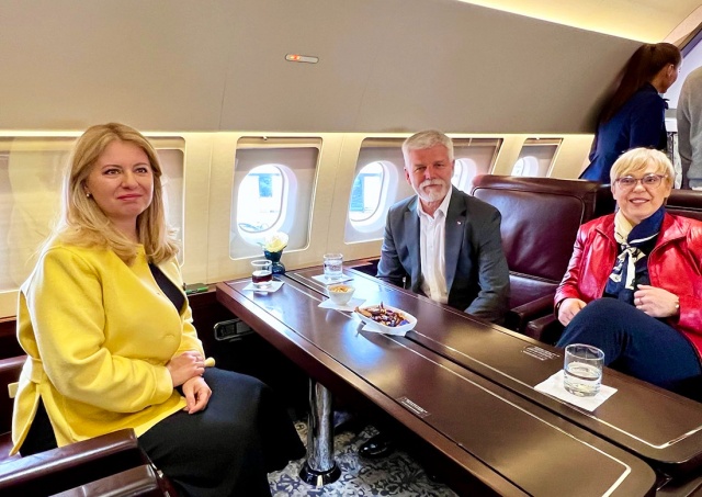 Президенты Чехии, Словакии и Словении полетели на одном самолете, чтобы сэкономить