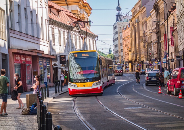 Спастись от жары: какие трамваи и автобусы в Праге оснащены кондиционерами