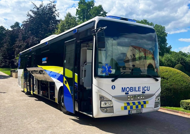 Чехия подарила Украине мобильный госпиталь на базе автобуса