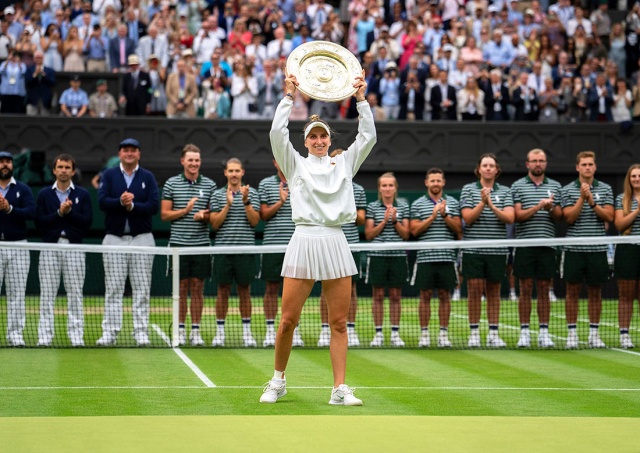 Сенсация случилась: чешская теннисистка Вондроушова выиграла «Уимблдон» 
