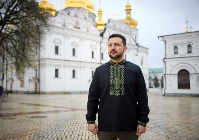 Зеленский утвердил перенос празднования Рождества в Украине на 25 декабря