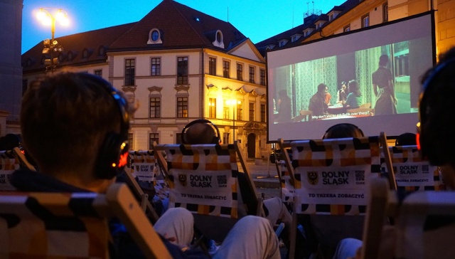 В центре Праги начинает работу «тихий» летний кинотеатр. Вход бесплатный