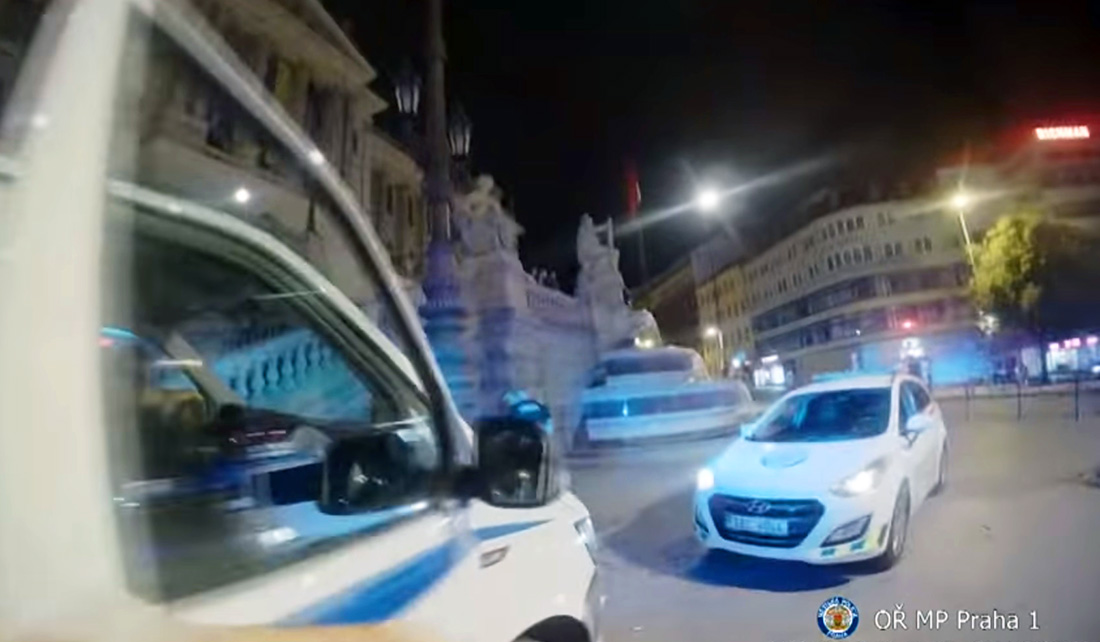 Сбежавший пациент психбольницы поджег себя в центре Праги: видео