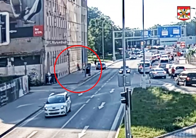 В Чехии очевидцы спасли женщину от изнасилования: видео