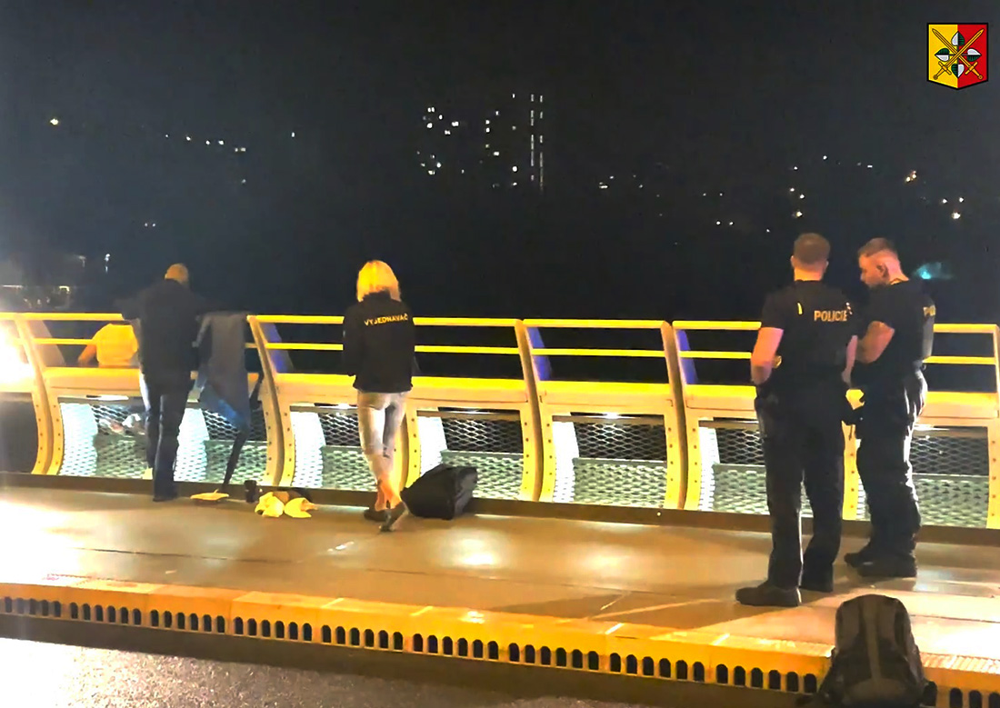 В Праге полицейские предотвратили самоубийство: видео