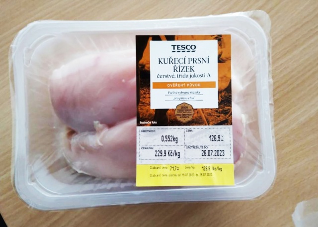 В чешские магазины Tesco попала зараженная сальмонеллой курятина